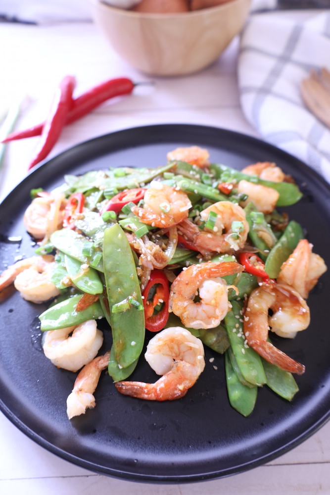 shrimps and snow peas stir fry on the plate