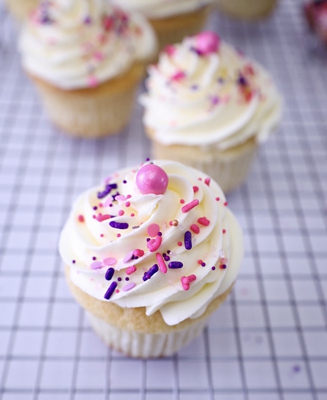The Best Vanilla Cupcakes horizontal image