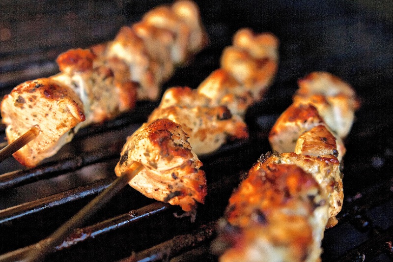 Grilled Lemon Garlic Chicken Skewers horizontal image