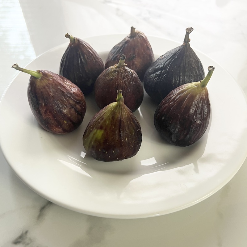 unsliced figs