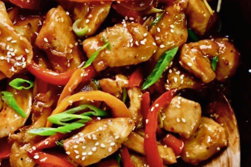 Chicken and Pepper Stir Fry horizontal image