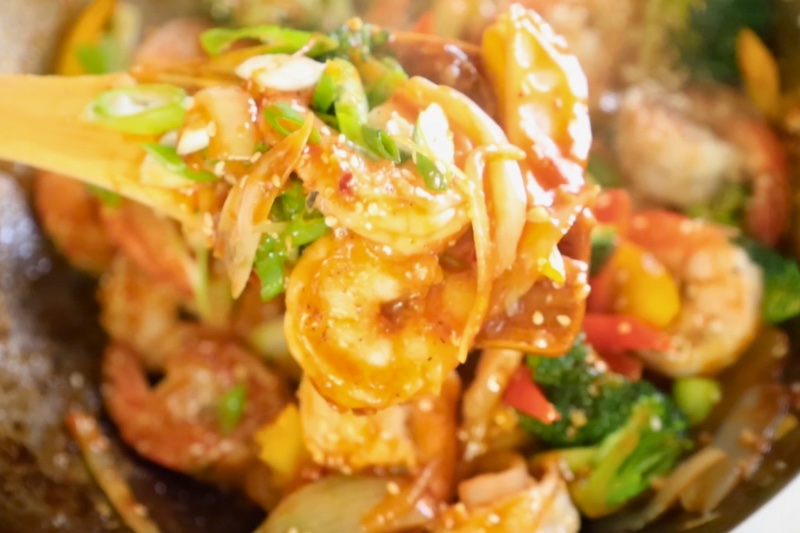 Garlic Shrimp Stir Fry horizontal image 2