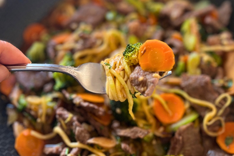 Steak Stir Fry with Zucchini Noodles horizontal image